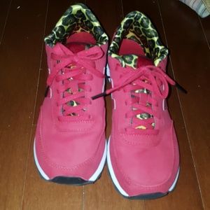 New Balance tennis shoes